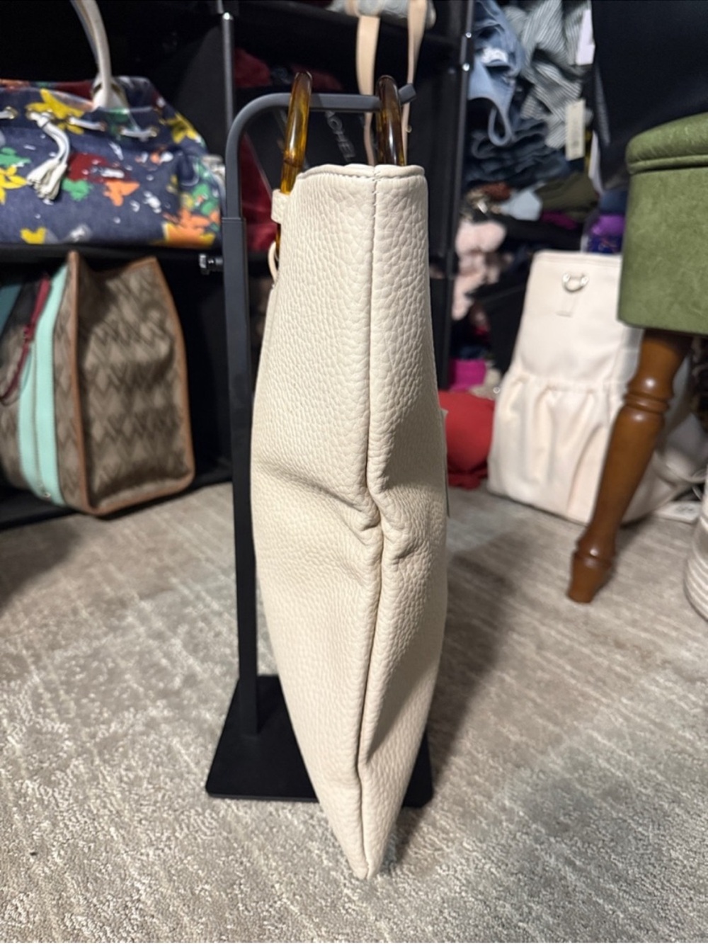 Minimal Cream Tote with Tortoiseshell Ring Handles - Picture 4 of 10